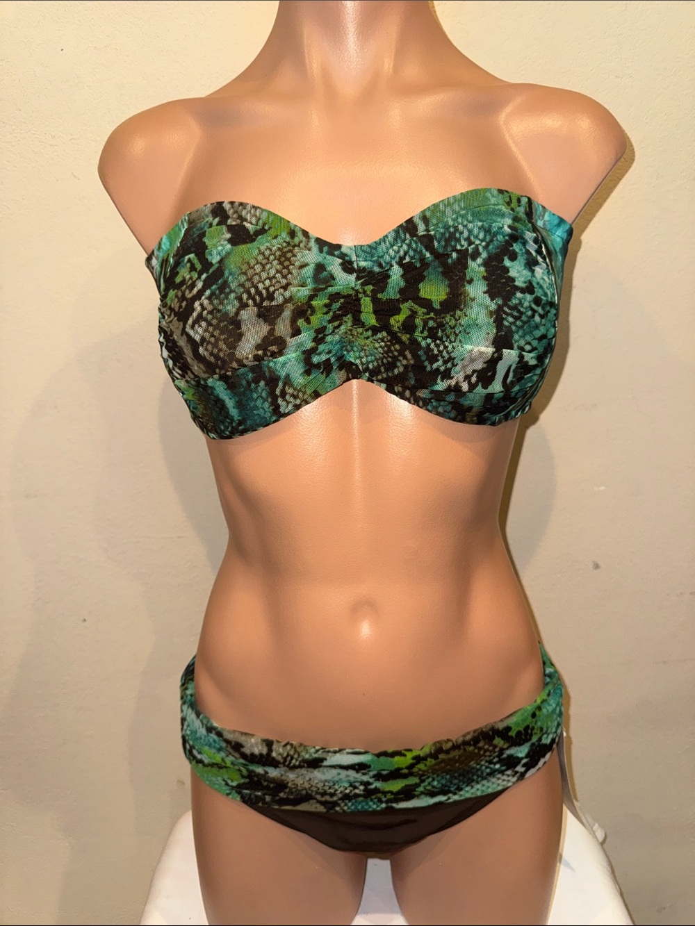 NWT 2Bamboo bikini bandeau underwire set size S 36-38B/C